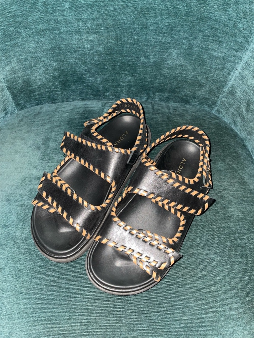 ALOHAS Barrel Whipstitch Sandals
